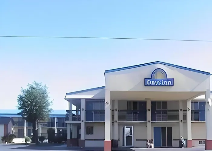 Days Inn By Wyndham Okmulgee