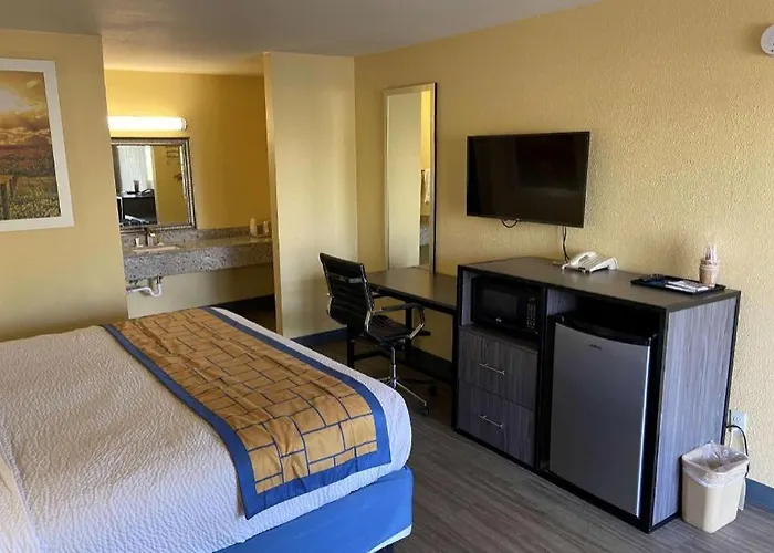 Days Inn By Wyndham Okmulgee